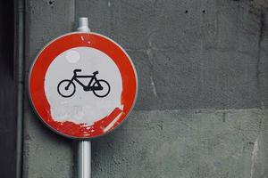 sinal de trânsito de bicicleta na rua em bilbao city espanha foto