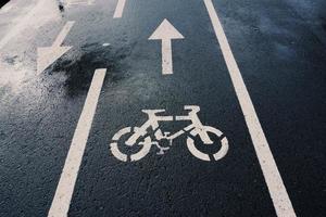 sinal de trânsito de bicicleta na rua em bilbao city espanha foto