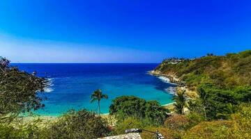 de praia areia azul turquesa água ondas panorama carrizalillo porto escondido. foto