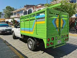 porto escondido Oaxaca México 2023 mexicano Entrega pegar caminhão carro 4x4 fora da estrada veículos México. foto