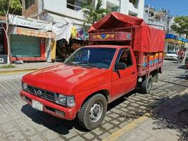 porto escondido Oaxaca México 2023 mexicano Entrega pegar caminhão carro 4x4 fora da estrada veículos México. foto