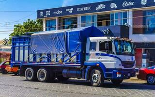 porto escondido Oaxaca México 2023 mexicano caminhão caminhões carga transportador Entrega carros porto escondido México. foto