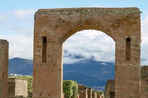 ruínas e vestígios da cidade de pompéia itália foto