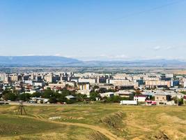 vista panorâmica dos edifícios da cidade de rustavi foto