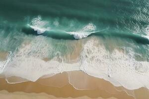 oceano ondas em a de praia Como uma fundo. lindo natural verão período de férias feriados fundo. aéreo topo baixa Visão do de praia e mar com azul água ondas, gerar ai foto