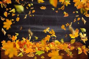 amarelo molhado outono folhas em a fundo uma Sombrio velho madeira foto