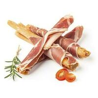 saboroso italiano grissini com fatias do jamon em branco fundo, gerar ai foto