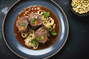 tradicional lento cozinhou alemão wagyu carne roladas com gnocchetti sardi Macarrão dentro uma picante molho Como uma topo Visão em uma nórdico Projeto prato com cópia de espaço em a certo, gerar ai foto