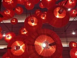 chinês papel lanterna suspensão a partir de têmpora selagem foto
