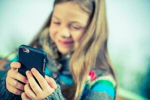 Adolescência jogando Smartphone foto