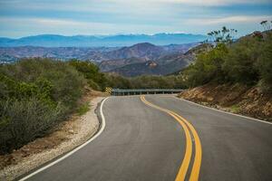 cênico santa monica montanhas estrada dentro Malibu Califórnia foto