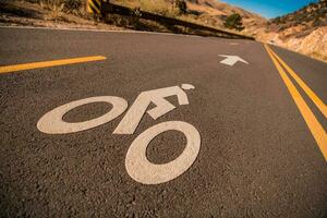 montanha bicicleta faixa ou ciclovias foto