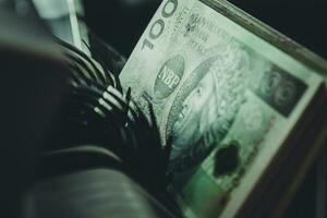 polonês zloty contas dentro dinheiro contador foto