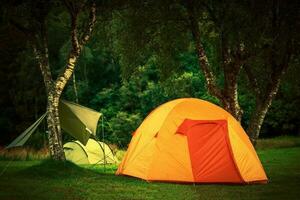 pequeno laranja barraca acampamento foto