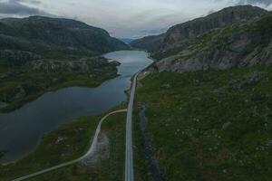 aéreo Visão do Vestland município montanha rodovia dentro a Noruega foto