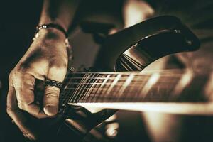 homem do rock guitarra jogador foto