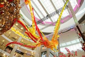 Kuala Lumpur, Malásia- janeiro 15, 2017- chinês Novo ano decoração dentro a compras shoppings estão curtiu de compradores e acreditam para traz Boa fortuna. foto