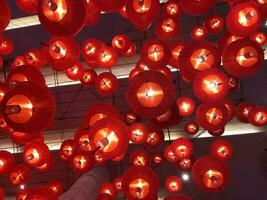 chinês papel lanterna suspensão a partir de têmpora selagem foto