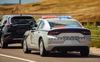 rodovia Estado Soldado puxar sobre veículo foto