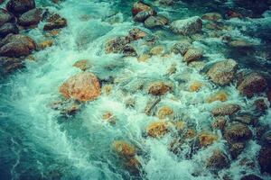 rochoso alpino rio cama foto
