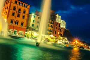 lerici italiano Rivera às noite foto