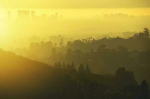 Califórnia oeste hollywood e santa monica nebuloso colinas panorama foto