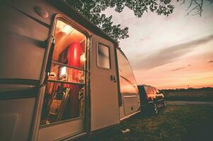 trailer de viagem camping foto