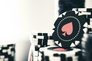 sortimento do cassino pôquer tokens. foto