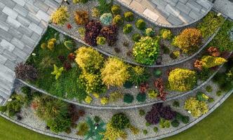 aéreo Visão do uma jardim ornamental quintal jardim foto