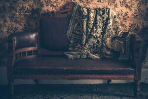 vintage sofá e vintage cobertor foto