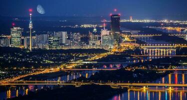 Viena cidade Horizonte às noite foto