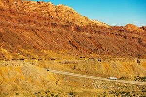 caminhões em a Utah rodovia foto