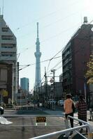 Tóquio, Japão - abril 9, 2023 Tóquio skytree torre, famoso ponto de referência perto Sumida rio foto