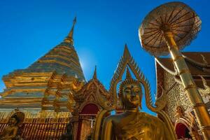 stupa às wat phra este doi Suthep dentro Chiang maio, Tailândia foto