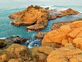 rochas do oceano em indian rock state park lincoln beach ou foto