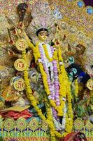 deusa durga com olhar tradicional em vista de perto em um sul kolkata durga puja, ídolo durga puja, um maior festival hindu navratri na índia foto