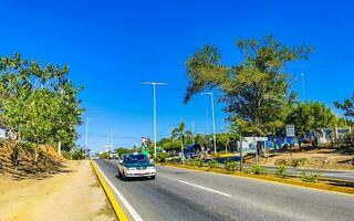 porto escondido Oaxaca México 2023 típica lindo colorida turista rua calçada cidade porto escondido México. foto