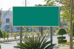direção e beira da estrada placa Painel publicitário sinalização brincar foto