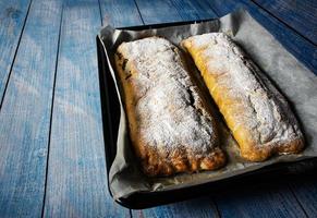 Pães de strudel recém-assados foto