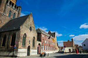 ruas e a Jerusalém Igreja às a histórico Cidade do Bruges foto