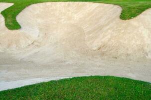 fundo estético de depósito de areia de campo de golfe, usado como obstáculos para competições de golfe por dificuldade e queda do curso por beleza. foto