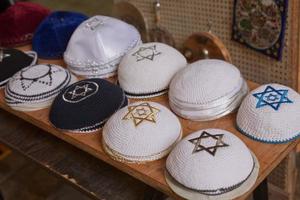 belo design e coleção de chapéus de oração chamados kippah ou kipa ou yarmulke foto