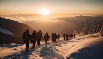 homens caminhada montanha pico às pôr do sol aventura gerado de ai foto