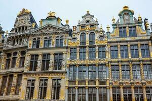 fachada do a histórico guilda casas do a grande Lugar, colocar dentro Bruxelas construído dentro a décimo quarto século foto