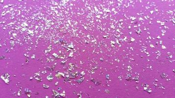 pedaços de folha em fundo rosa com foto macro de estoque de moda abstrato de brilho multicolorido