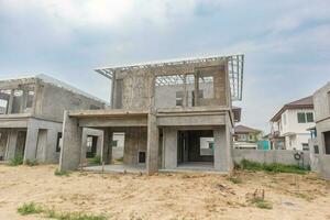 construção residencial nova casa com sistema de pré-fabricação em andamento no canteiro de obras foto