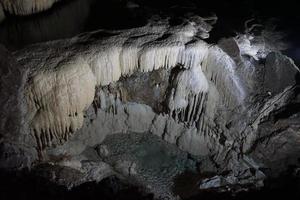 cavernas subterrâneas da abcásia foto