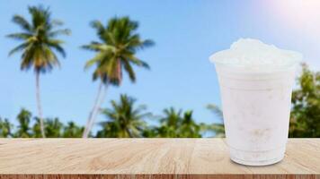 fresco leite com gelado dentro Leve embora copo em de madeira mesa, verão bebidas com gelado, leite foto