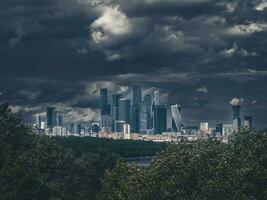 Sombrio místico Visão em Moscou internacional o negócio Centro. o negócio distrito do a cidade foto