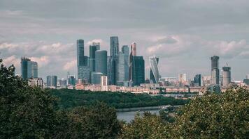 panorâmico Visão do a Moscou internacional o negócio Centro. pardal colinas ou vorobyovy sangrento. central área do Moscou foto